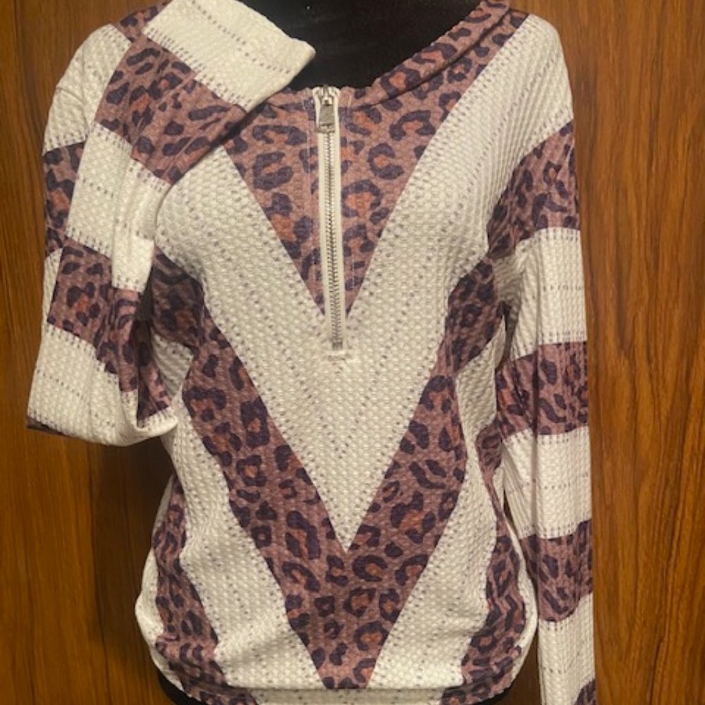Leopard/Cheetah Animal Print Beige Long Sleeve Zip Shirt XL